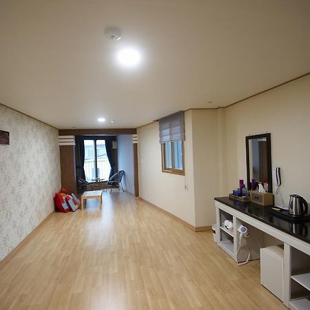 Dorcas Tourist Hostel Tongyeong Exterior photo