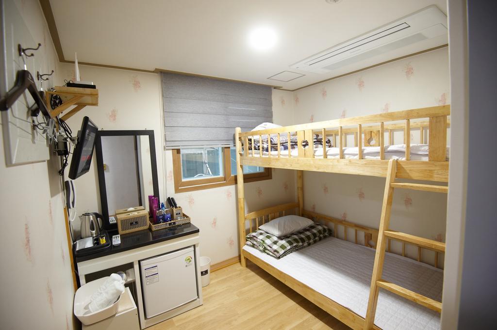 Dorcas Tourist Hostel Tongyeong Exterior photo