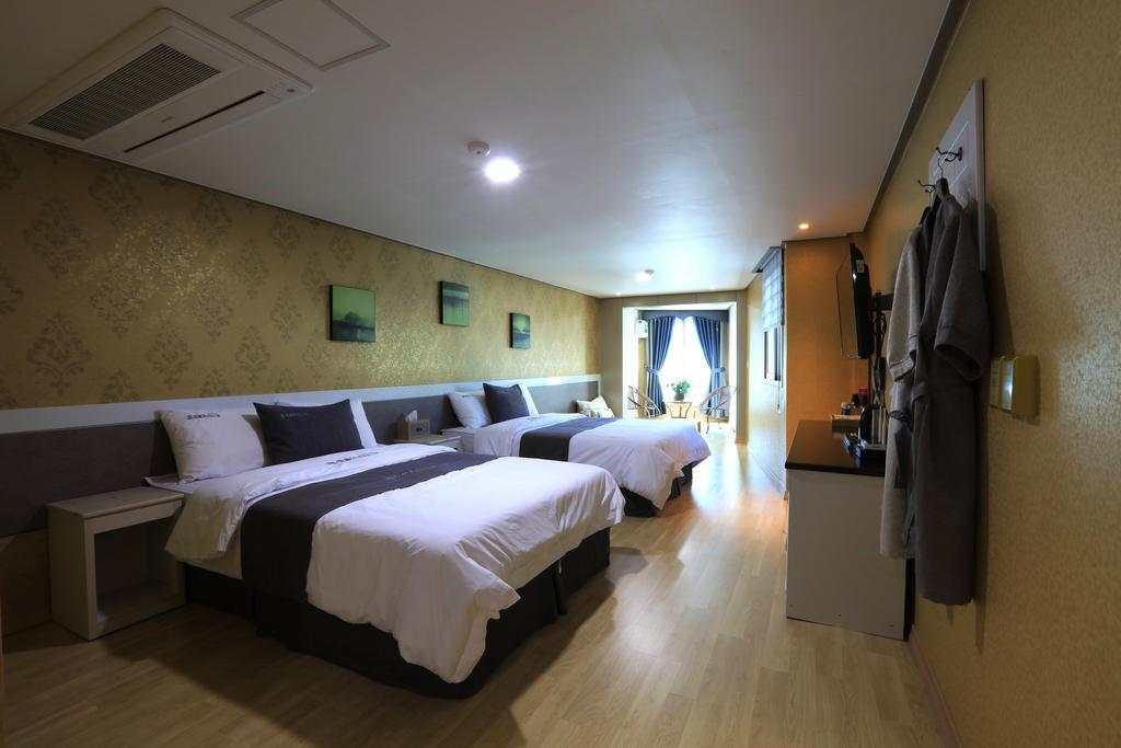 Dorcas Tourist Hostel Tongyeong Exterior photo