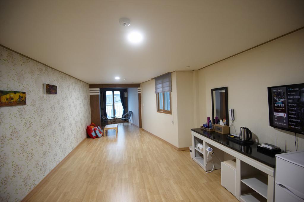 Dorcas Tourist Hostel Tongyeong Exterior photo