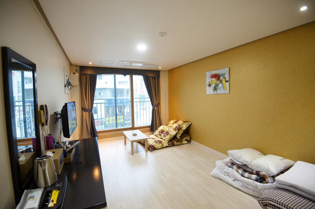 Dorcas Tourist Hostel Tongyeong Exterior photo