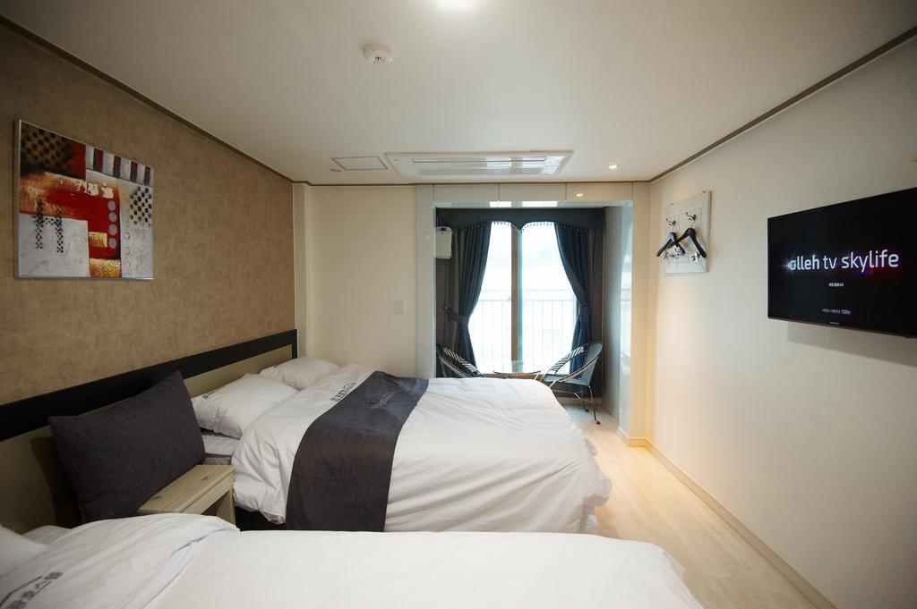 Dorcas Tourist Hostel Tongyeong Exterior photo