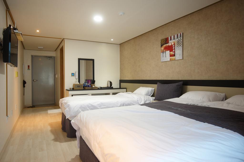 Dorcas Tourist Hostel Tongyeong Exterior photo